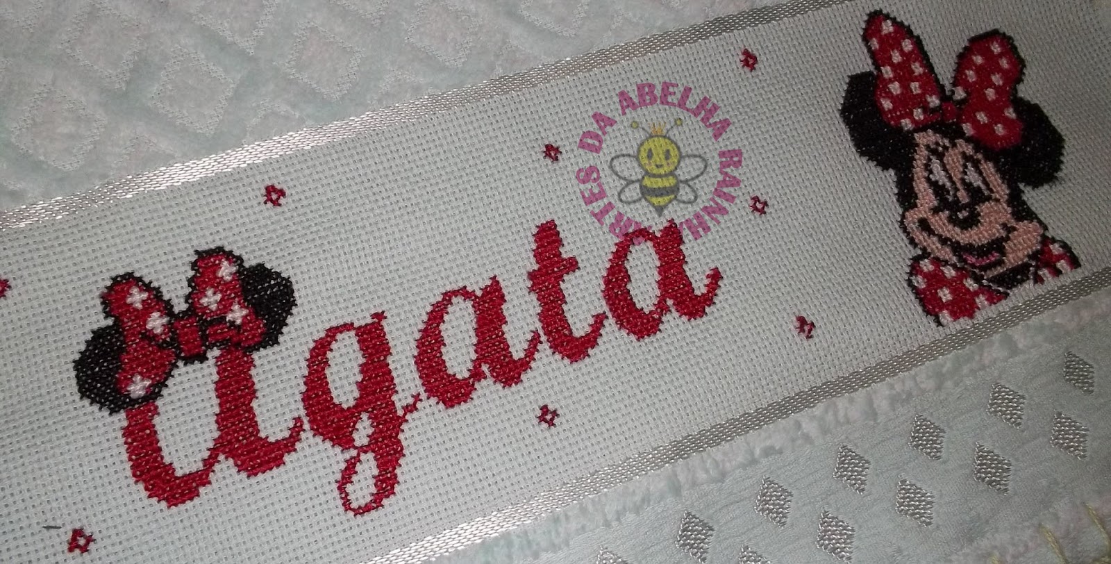 Artes da Abelha Rainha: Toalha Infantil Minie em Ponto Cruz