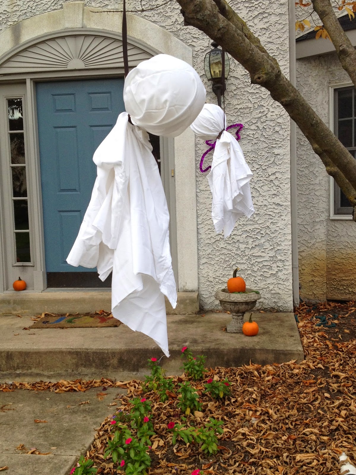 Darling Disposition DIY Halloween Bed Sheet Ghosts