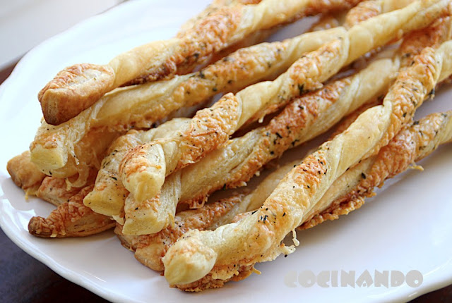 Palitos De Hojaldre Con Queso Y Orégano
