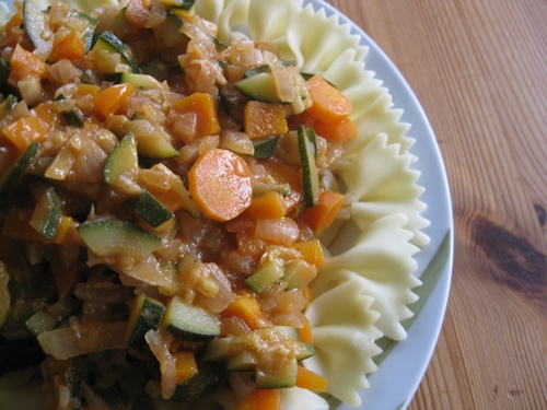 Farfalle mit Zucchini-Gemüse | WaWü Kulinarische Quälereien