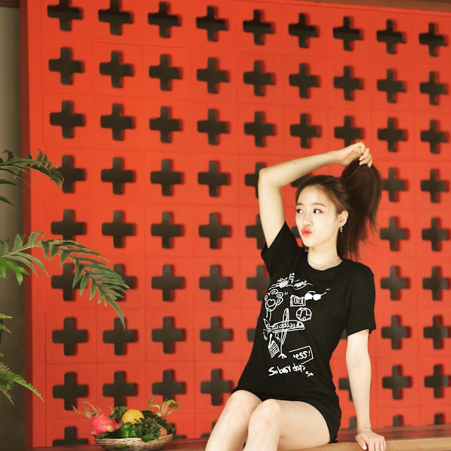 T-ara EunJung models her 'SMILE' T-Shirt | T-ara World