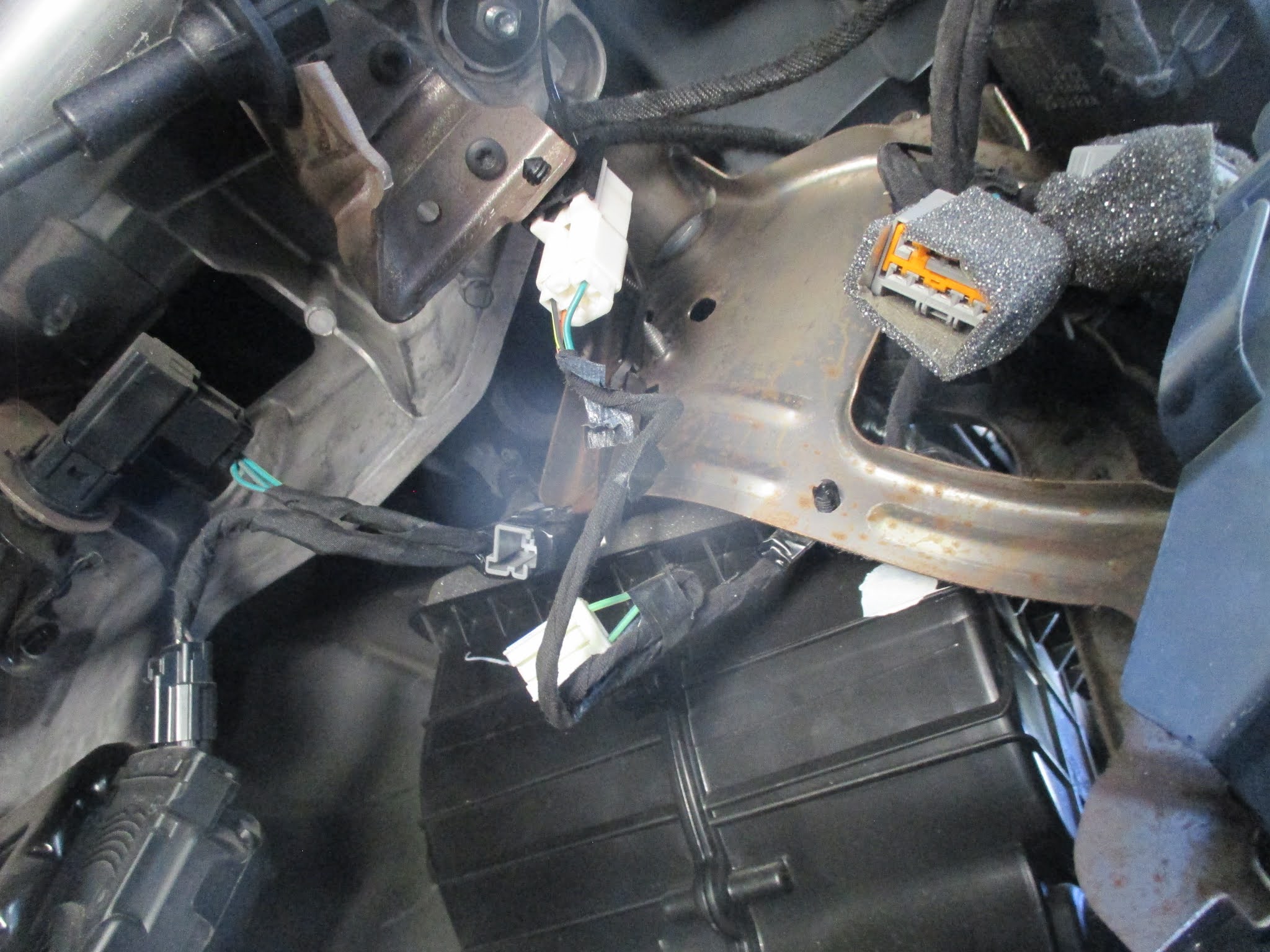 SilverHawk 2014 Dodge Ram Integrated Trailer Brake Controller