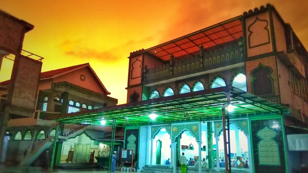 In frame: Pondok Pesantren Dar El-Wihdah, Sragen, Jawa Tengah