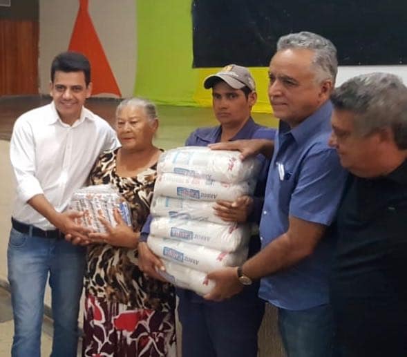 Senador Canedo: Famílias cadastradas no Lavoura Comunitária recebem alimentos