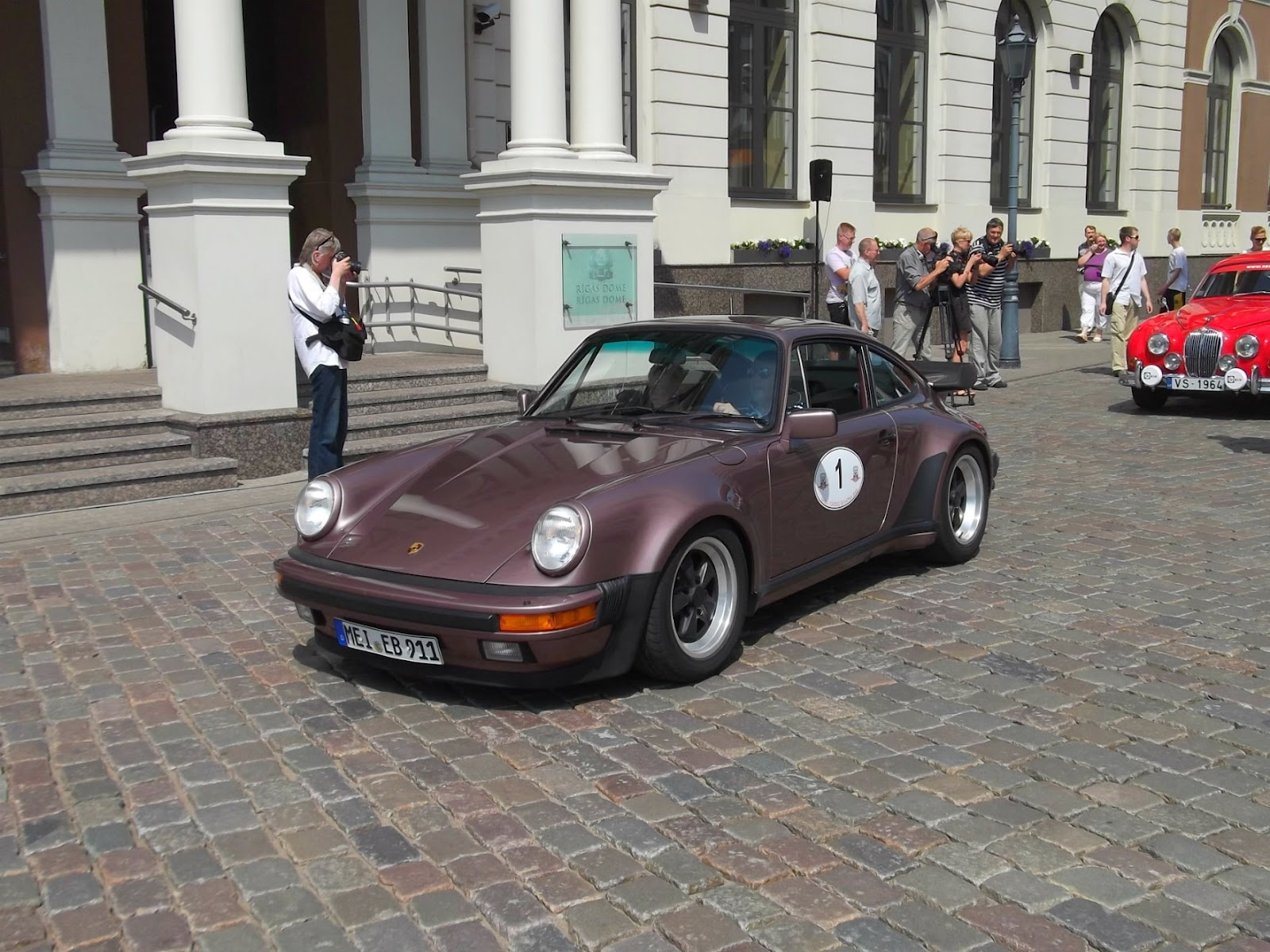 полиция люксембурга. полицейская тесла model s. машины люксембурга. полиция люксембурга. полиция люксембурга.