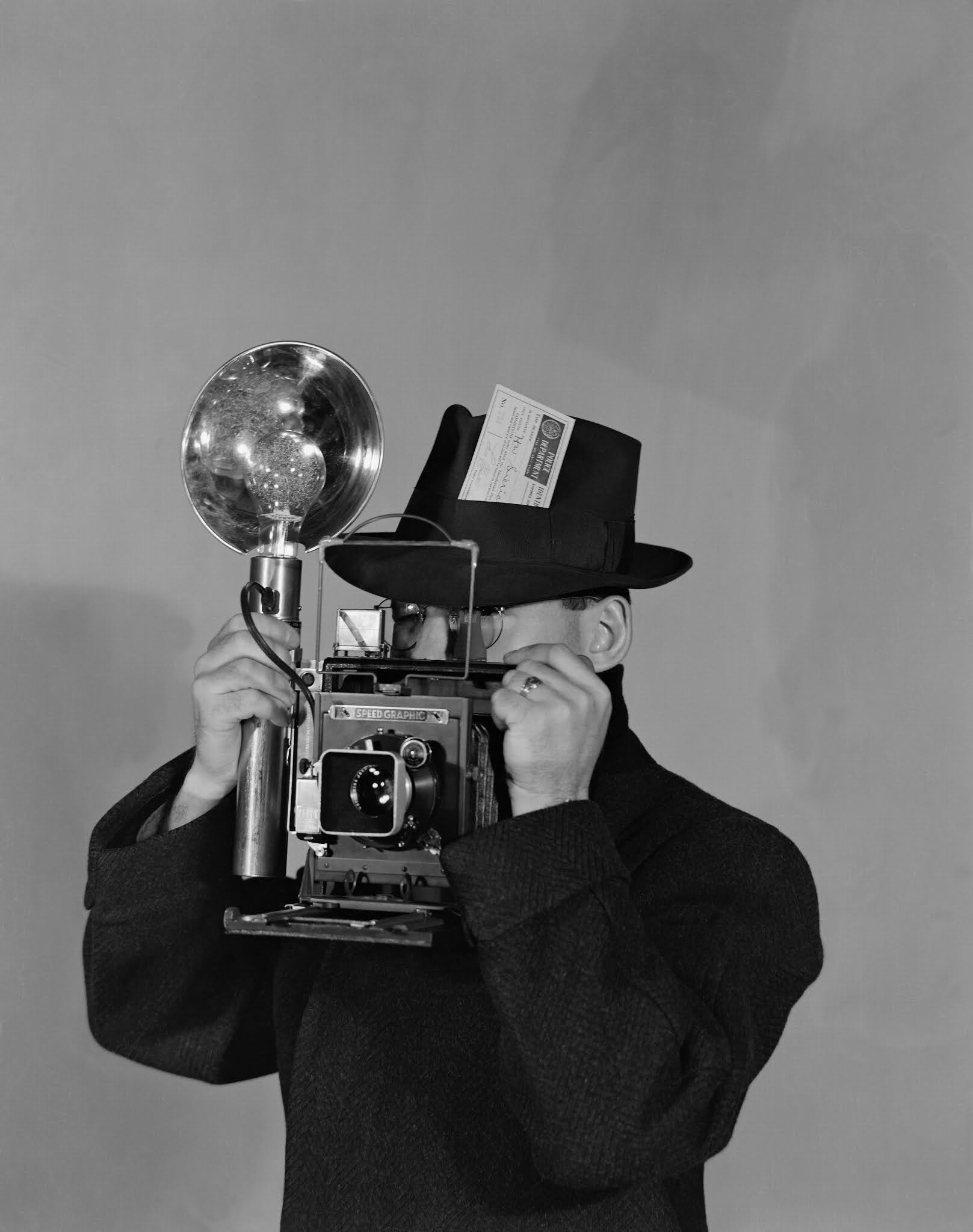 Магниевая вспышка. Журналисты 20 века. Журналист 19 века. Старый фотоаппарат. Фотографы 20 века.