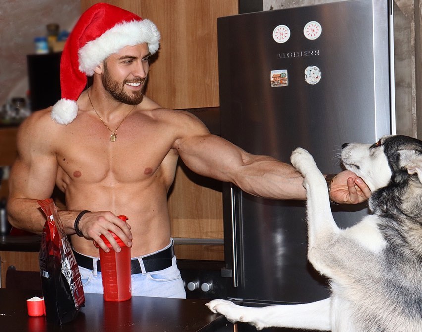 strong-sexy-bodybuilders-santa-claus-fit-body-vladimir-gerasimov-dog-christmas-hunks
