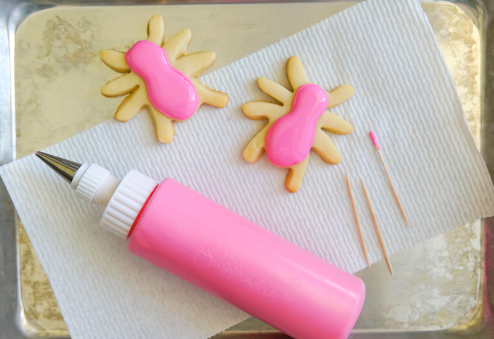 how to make pink spider cute decorated halloween cookies