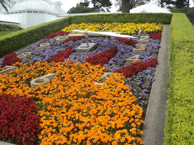 Golden Gate Park relogio desenhado com flores coloridas de um jardim