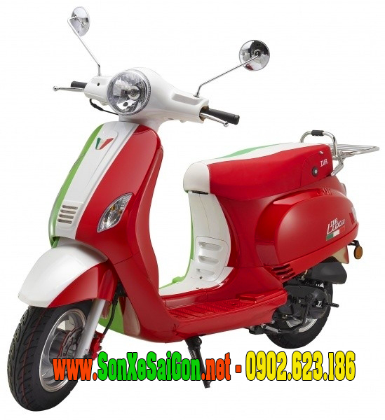 Sơn xe Vespa LX màu xanh trắng đỏ theo lá cờ Ý