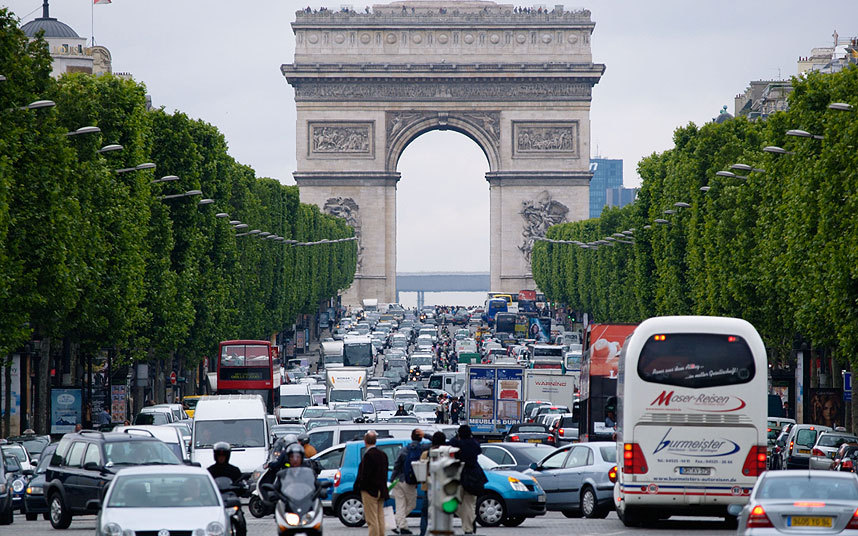 Движение жёлтых жилетов во франции. Движение париж. Какое автомобильное движение в париже. Автомобильный транспорт франции. Протесты желтых жилетов во франции.