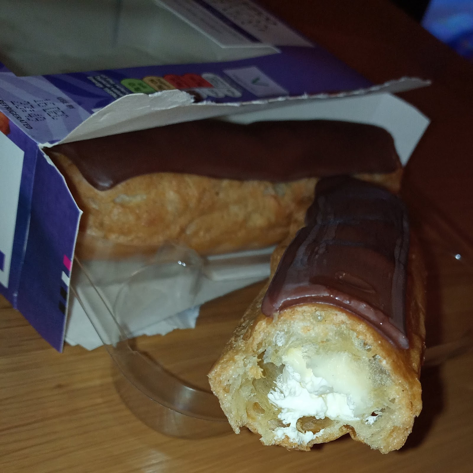 Supersupergirl's Food Reviews [Review] Tesco Belgian Chocolate Eclairs