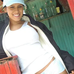 Andrea Rincon, Selena Spice Galer&iacute;a 33: Gorra Azul, Cachetero Azul Foto 14
