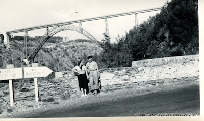 Photo de famille NB panneaux de villes : Viaduc de Garabit Photo de famille NB panneaux de villes : Viaduc de Garabit