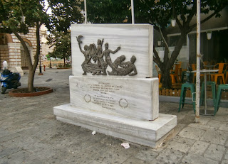 το μνημείο Εθνικής Αντίστασης στην Άρτα
