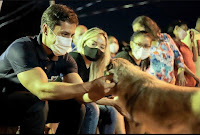 Rejanny Braga comemora entrega de rua pavimentada, no São Raimundo