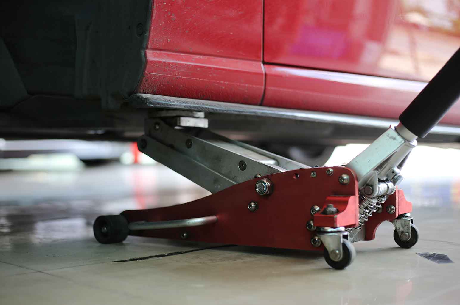 Guidelines for Safe Use of a Car Floor Jack