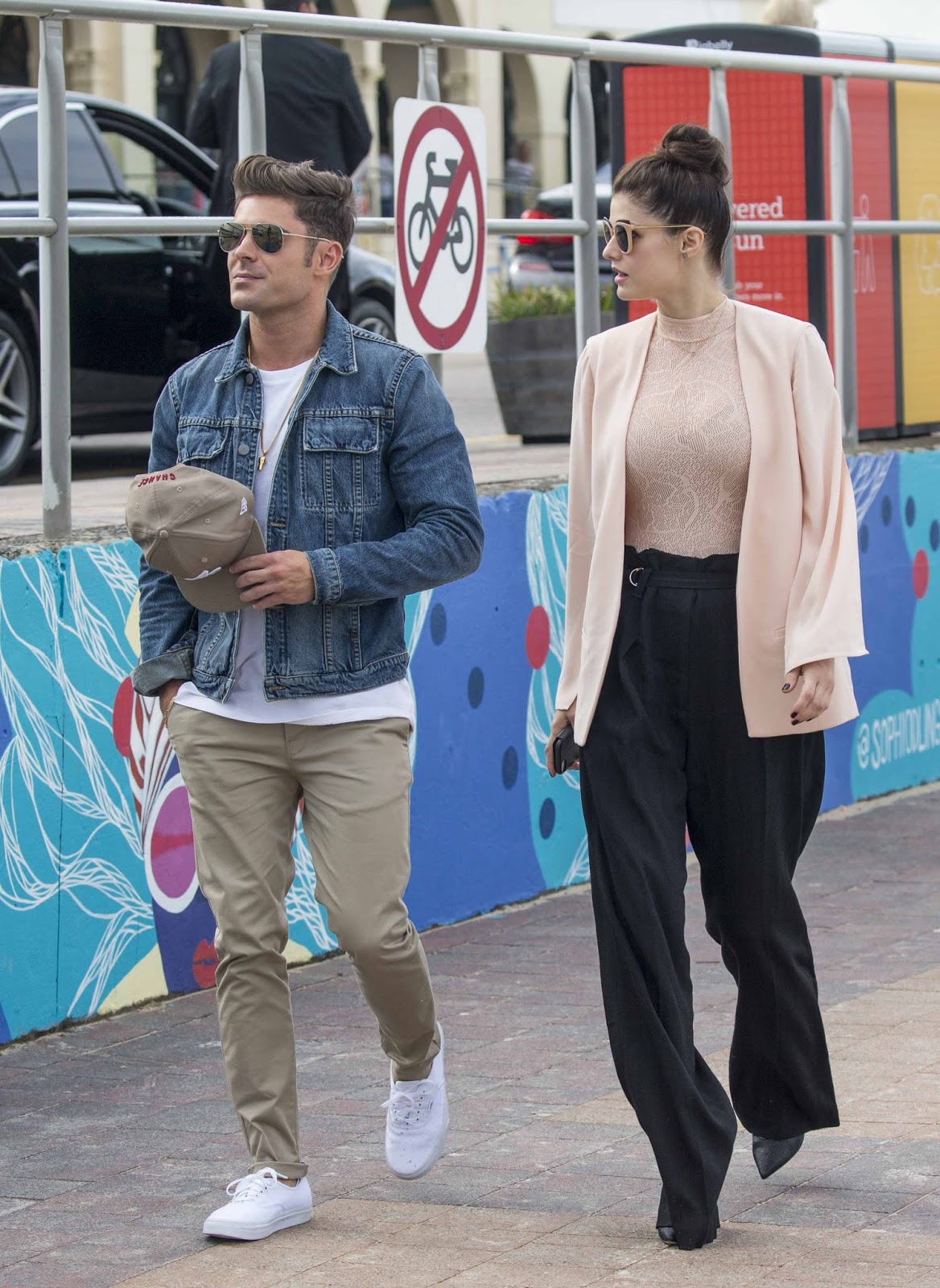 Zac Efron Source Perú Alexandra Daddario y Zac Efron Bondi Beach