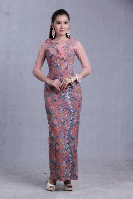 Myanmar Celebrities: Myanmar Traditional Dress - Yu Thandar Tin