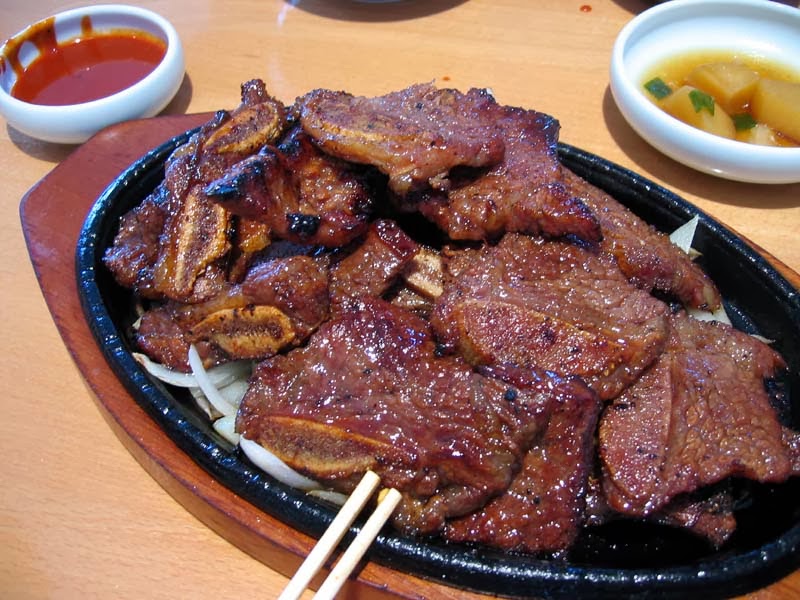 Иман кальби слушать. Кальби Корея. Кальби корейское блюдо. Корея блюдо Пульгоги. Самгёпсаль корейское.