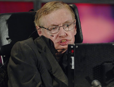 Stephen Hawking: Dios no existe y las computadoras superarán a los seres humanos en los próximos 100 años