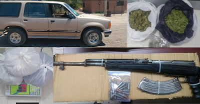 Aseguran un auto cargado con droga, un fusil de asalto y un cargador con cartuchos en la Carretera Altar- Sáric