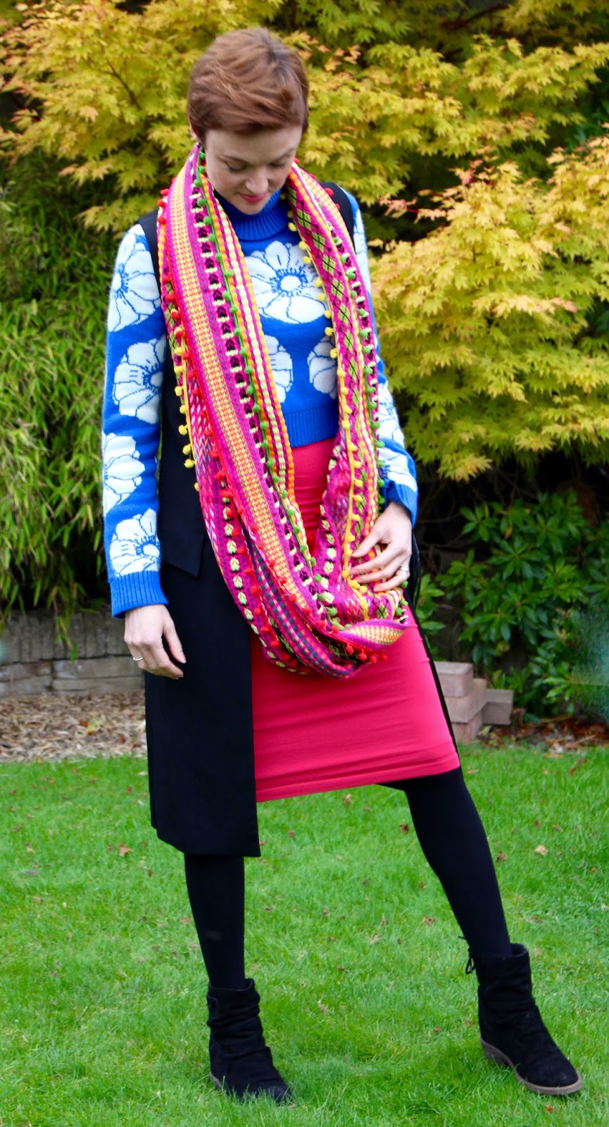 Oversized scarf | Mixing bright colours together | Fake Fabulous