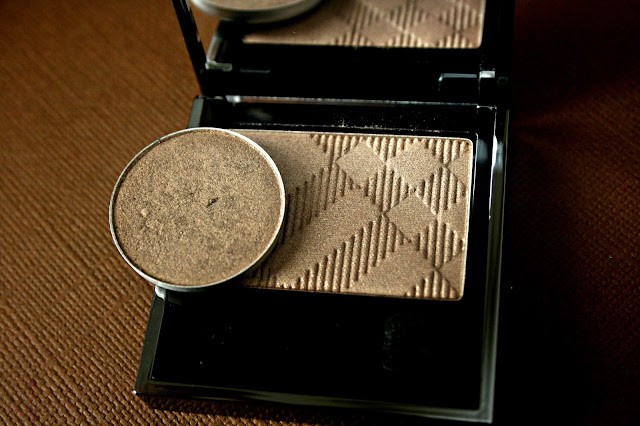Burberry Beauty Sheer Eye Shadow in Pale Barley No.22 compared to MAC Patina