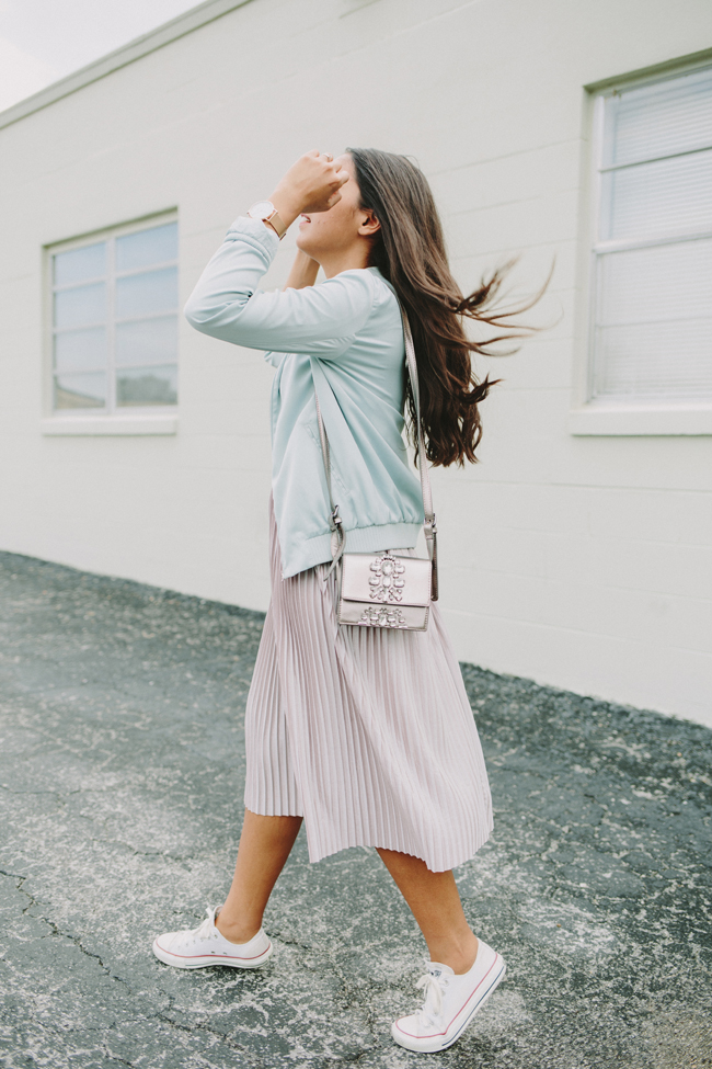 17 Examples Of How To Wear A Pleated Skirt With Sneakers