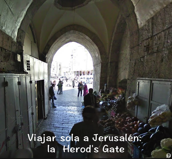 Interior de la Puerta de Herodes en el Barrio musulmán de Jerusalén