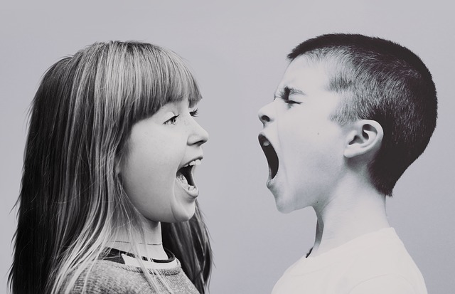Respekt geht verloren zwei Kinder schreien, kein Respekt