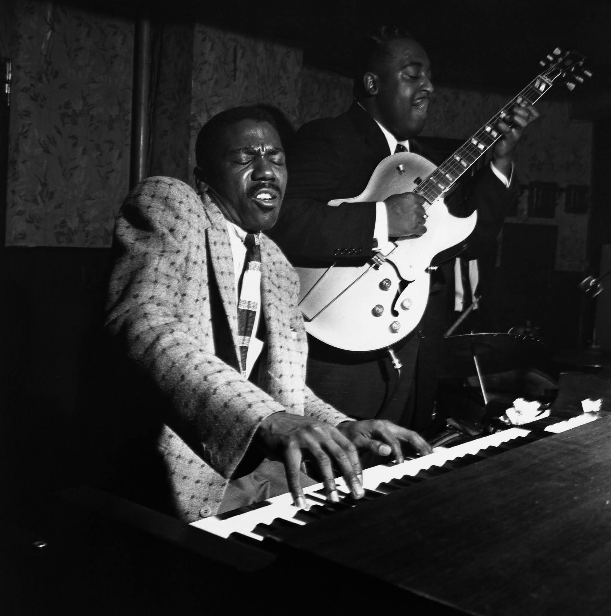 американская глубинка 30е годы. джаз афроамериканские исполнители. уличные музыканты 20 века. негр скрипач. форма городской бытовой музыки афроамериканцев.