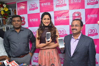 pragya jaiswal bnew mobile store launch 16