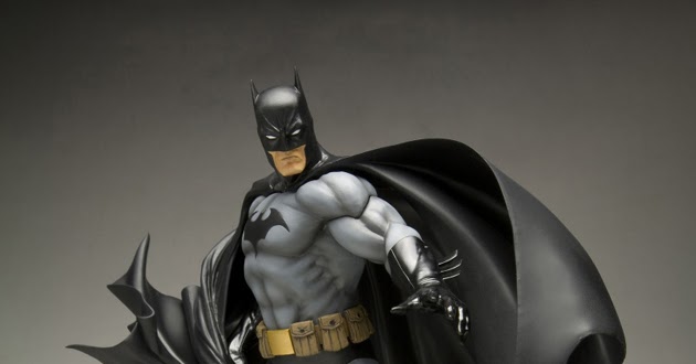 Batman black. Черный Бэтмен. Бэтмен негр. Темнокожий Бэтмен. Бэтмен серый.