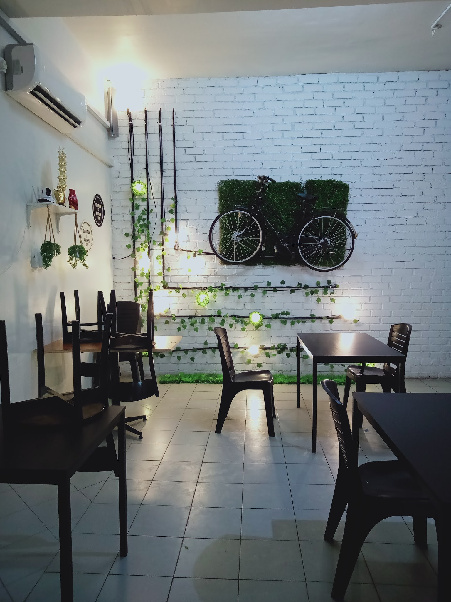 Vietnam Roll dan Begedil di Chamcha Coffee & Tea House, Seri Alam, Johor