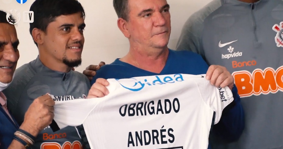 Andrés Sanchez se despede do elenco corinthiano