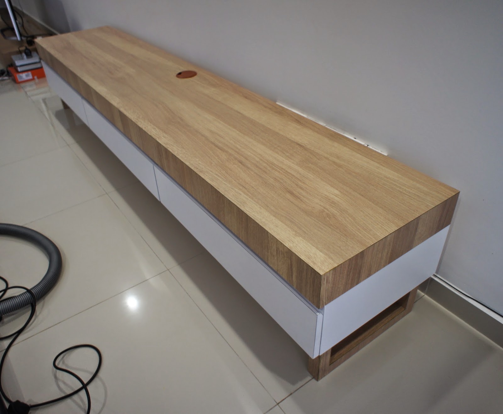 fukusu Scandinavian design TV and study table in awesome