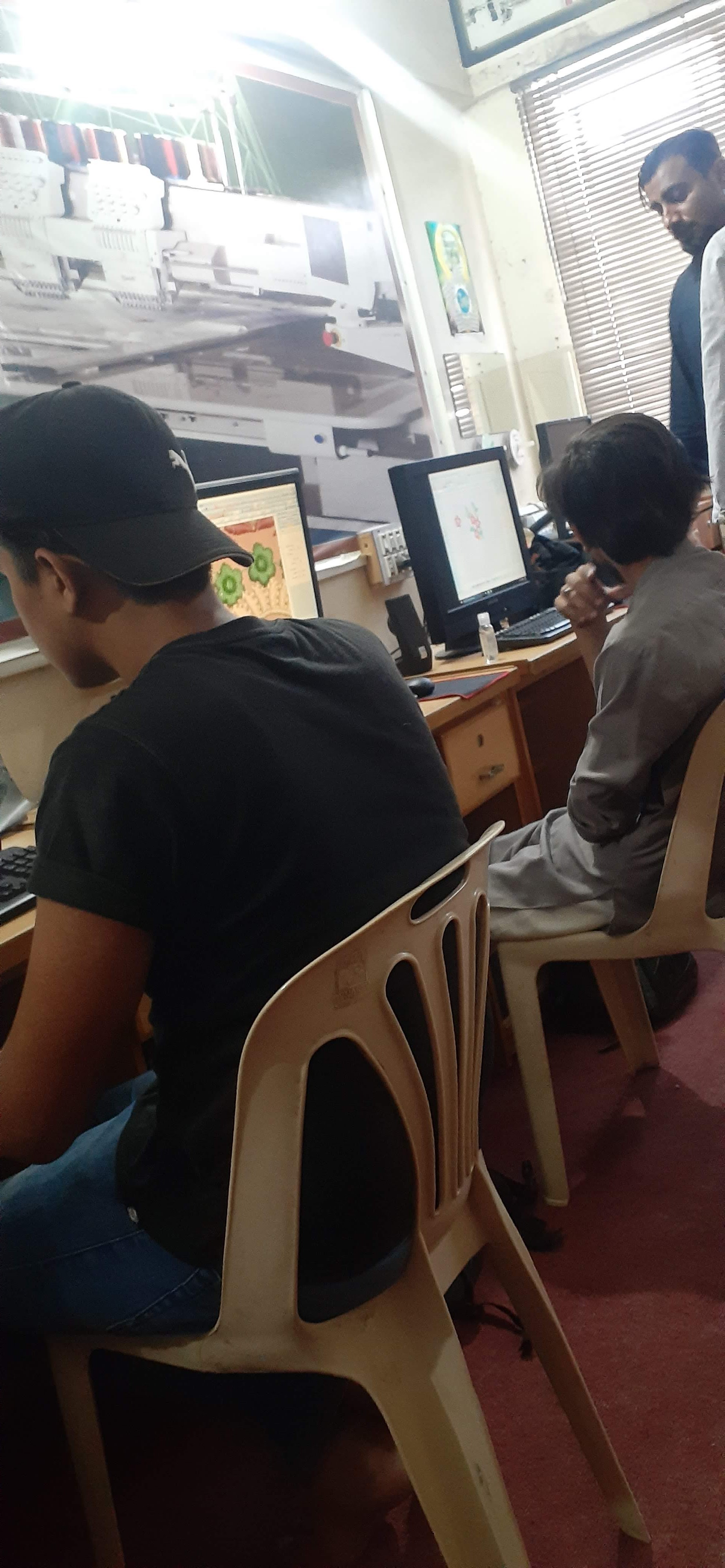 Professional Embroidery Digitizing Training in Karachi Students with