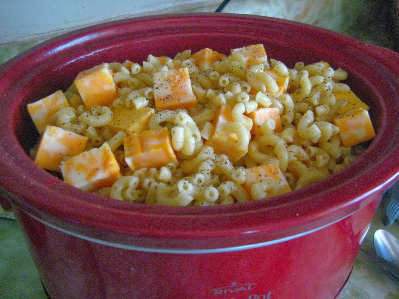 Crock Pot Mac and Cheese Boy Meets Bowl