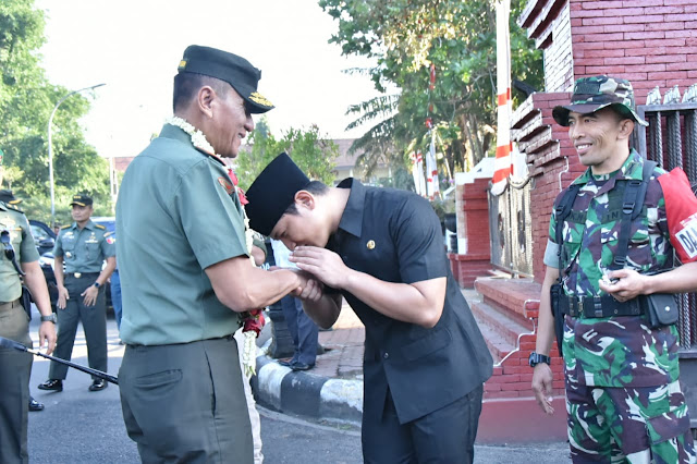 Bupati Trenggalek dan Dansatgas TMMD, Sambut Kedatangan Pangdam V Brawijaya di Bumi Sopal