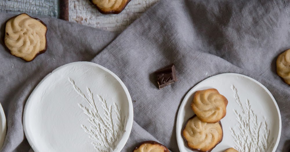 Weihnachtliches Spekulatius-Spritzgebäck auf selbstgemachter