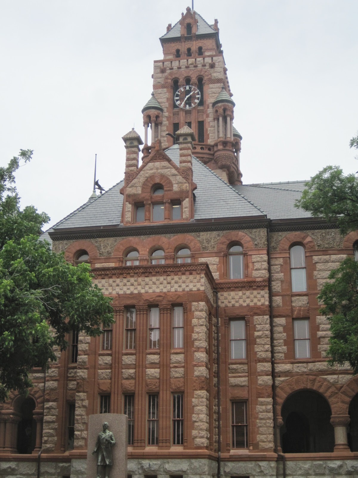 Stitches, Scraps and Sparkles in the Sun Walking Around Waxahachie