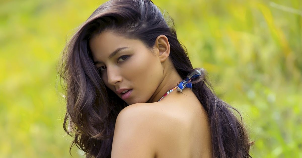 Jessica Gomes Clciked For Sports Illustrated Swimsuit 2013