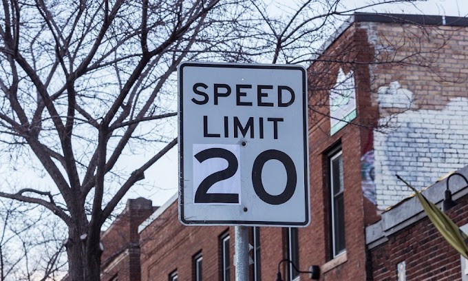   Απίστευτο: Ερχονται στην Ελλάδα όρια ταχύτητας 20 και 30 χιλιόμετρα την ώρα...