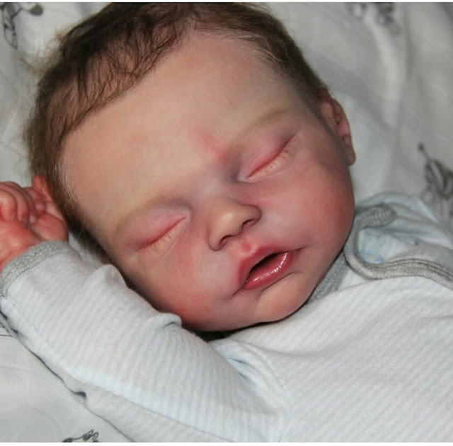 دمية تشبه الطفال الحققيقين دمية تشبه الطفال الحققيقين