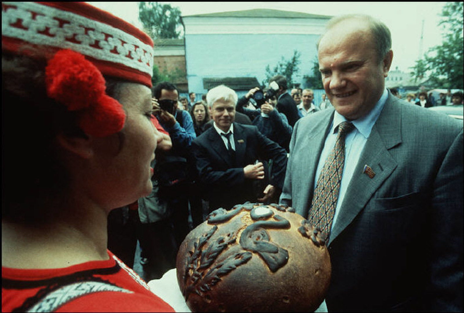 Президентские выборы ельцина. Ельцин 1996. Ельцин и Зюганов 1996. Ельцин выборы 1996. Президентская кампания Ельцина 1996.