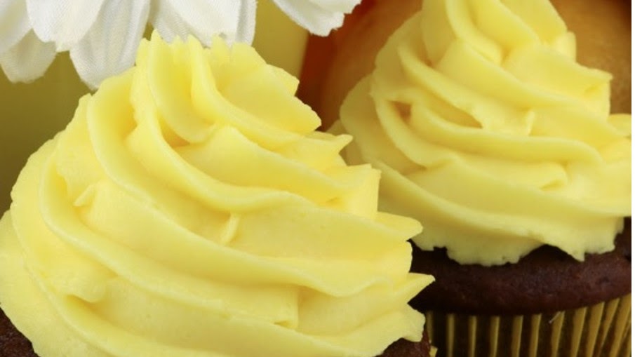 THE BEST LEMON WHIPPED CREAM FROSTING