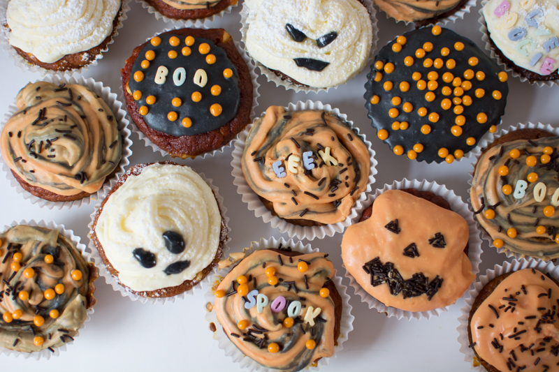 white chocolate chip cupcakes cream cheese frosting Halloween Pumpkin Spice Cupcakes Recipe