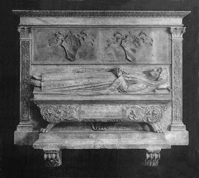 Мраморная гробница Доссены, приписываемая Мино да Фьезолю, в Музее изобразительных искусств, Бостон
