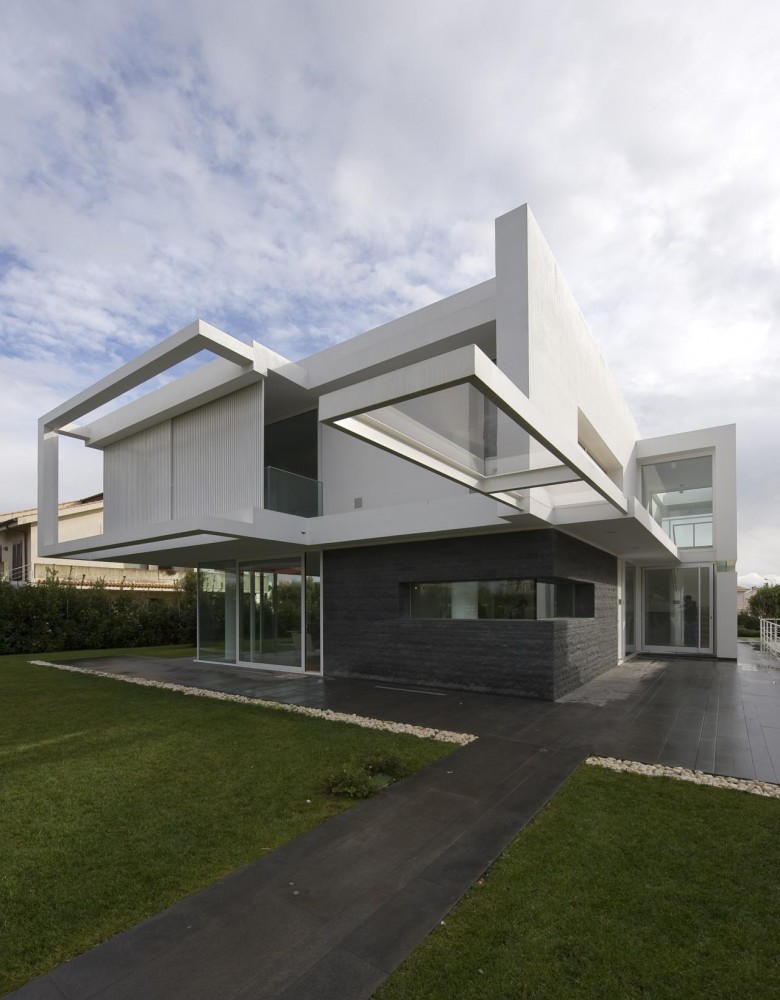 Contemporary minimalist villa design with indoor patio, Italy (+floor